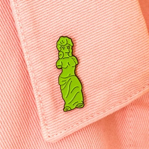Gummy Venus de Milo Enamel Pin: Simpsons Collector's Item