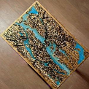 Stockholm Map Epoxidharz Eiche Laptop Tisch - GLOW in the dark