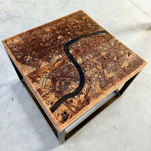 Couchtisch London Map Epoxidharz Eiche - 24x24 "mit benutzerdefinierten Metallbeinen, handgefertigtes Kunststück