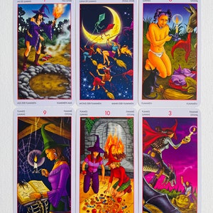 Peut inclure: Un jeu de dix cartes de tarot illustrant des sorci&egrave;res et des images magiques. Les cartes sont num&eacute;rot&eacute;es de 1 &agrave; 10 et portent des titres en anglais et en italien. Les cartes sont imprim&eacute;es sur un fond blanc avec une bordure rouge.