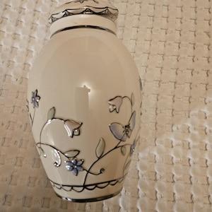Musical Ginger Jar by Ardleigh Elliot &#39;Wishes for Daughter-in-Law&#39; - Plays &#39;All the Things You Are&#39;