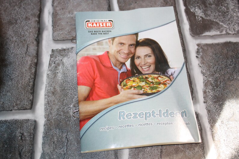 Beautifully Blue Kaiser Baking Pan image 7