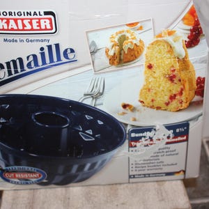 Beautifully Blue Kaiser Baking Pan image 8