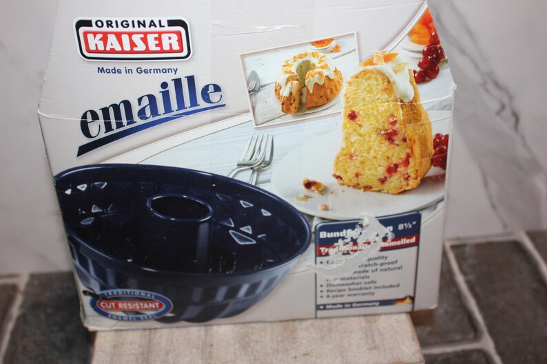 Beautifully Blue Kaiser Baking Pan image 8