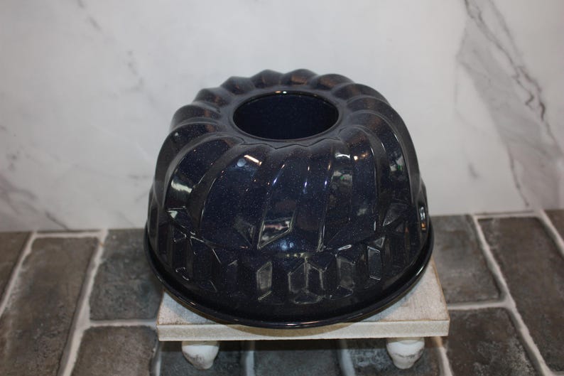 Beautifully Blue Kaiser Baking Pan image 1