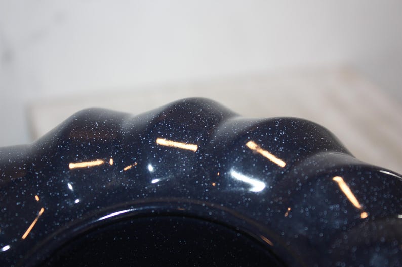 Beautifully Blue Kaiser Baking Pan image 2