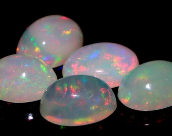 Welo vuuropaal cabochon: 7 x 5 mm ovale Ethiopische edelsteen