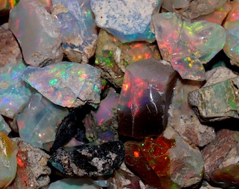Ethiopisch ruw kristal opaal: ongeslepen ruwe steen (8 x 4 tot 19 x 10 mm)