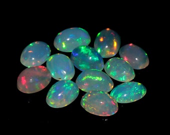 Natuurlijke Ethiopische opaalcabochon: meerkleurige ovale edelsteen (3 x 5 mm)