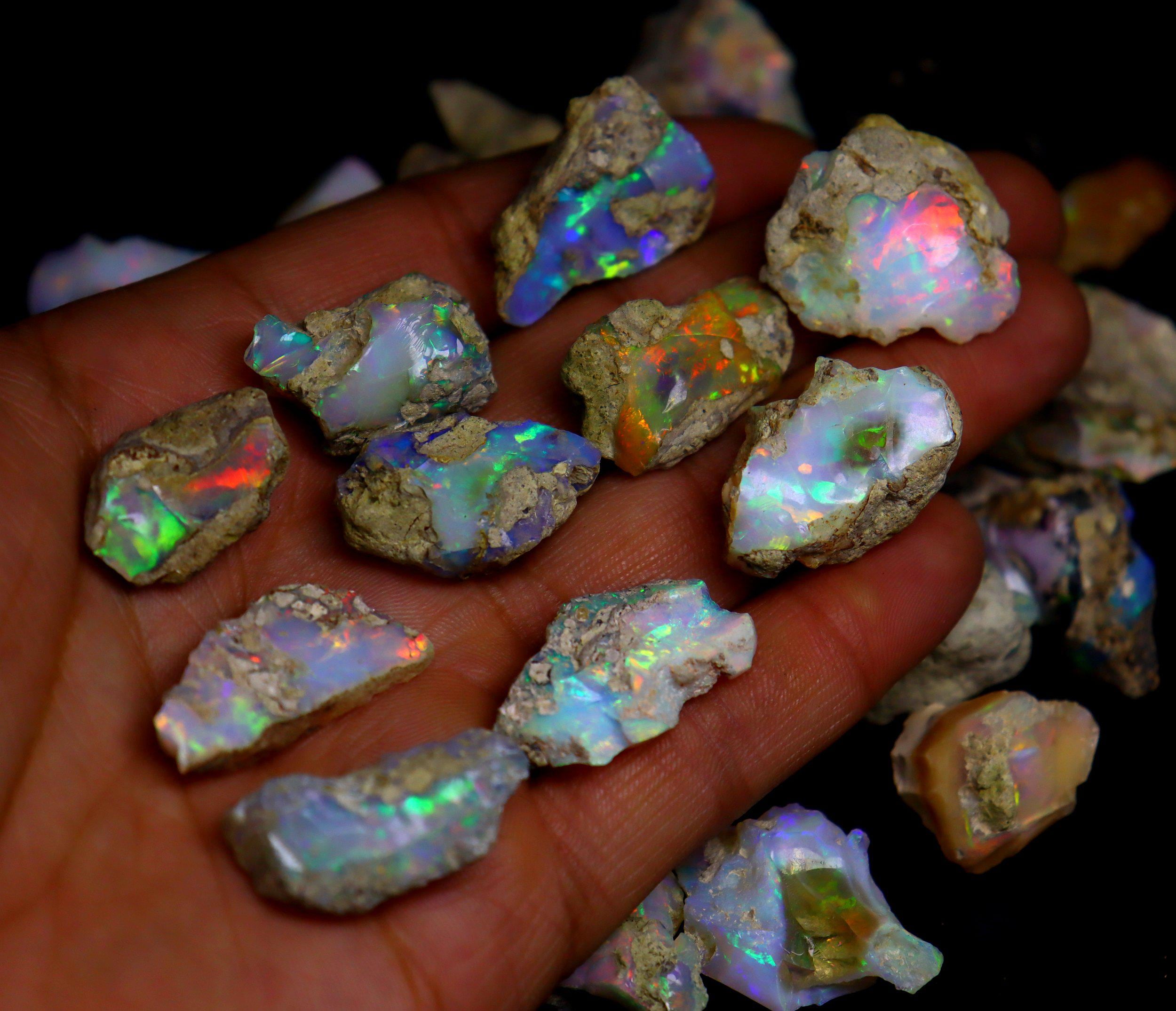 Grande lotto grezzo di opale di Welo etiope: cristalli di opale di fuoco naturale