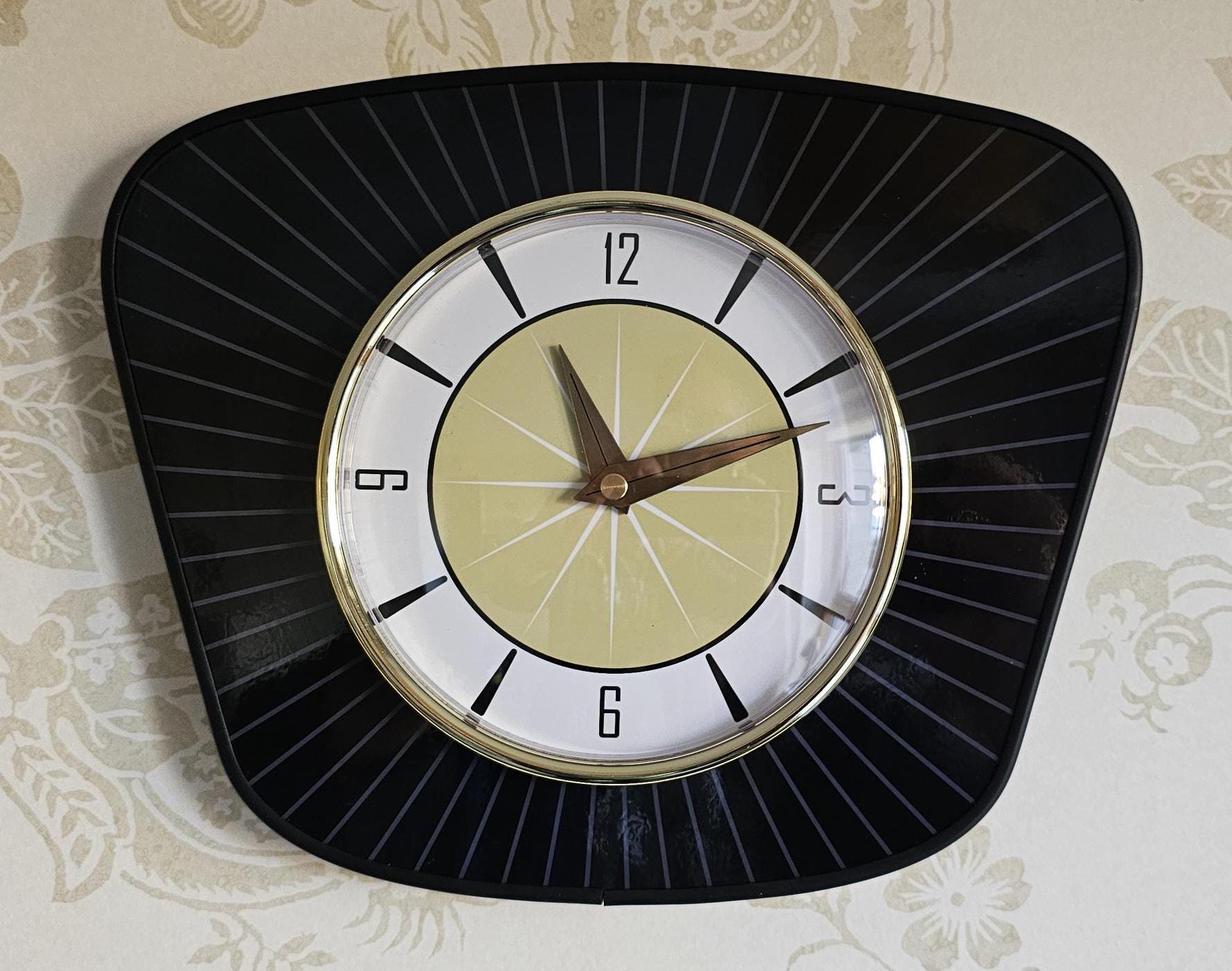 Vintage New Retro Atomic Age Style Clock. 1950s Styling in Mustard Green With Gold Detail.