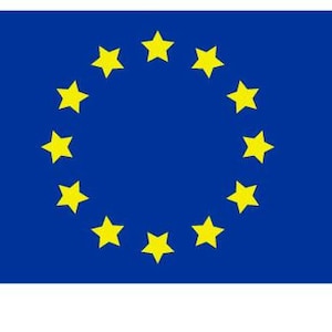 Puede incluir: Una bandera azul con un círculo de 12 estrellas amarillas de cinco puntas.