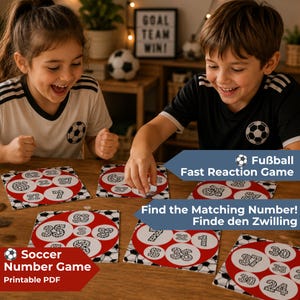 Puede incluir: Dos niños jugando a un juego de emparejamiento de números con temática de fútbol. El juego presenta tarjetas rojas con círculos blancos que contienen números, sobre un patrón de balón de fútbol. El texto en las tarjetas dice "Soccer Number Game" y "Find the Matching Number!"