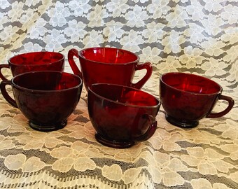 Vintage 5-teiliges ruby-blutrotes Glasbecherset Vier Tassen und eine Zuckerdose Geschenk für Sie.