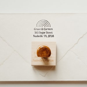 Tampon d'adresse arc-en-ciel, Tampon d'adresse personnalisé pour faire-part de mariage LGBTQ+, Tampon auto-encreur personnalisé, Cadeau pour couple gay ou lesbien