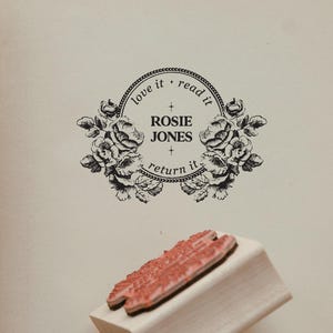 Tampon livre rose, J'adore, lu, retourne-le, Tampon floral circulaire Ex Libris personnalisé, Cadeau pour lecteur amateur de livres, Auto-encreur/Bois