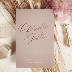 結婚式の司式者用ブック、ローズゴールドの結婚式の小冊子、牧師へのパーソナライズされた贈り物、式典の記録、罫線入りの牧師用ノート、クラウディア