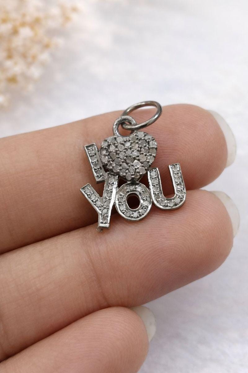 エレガントなスターリングシルバーダイヤモンド「I Love You」パヴェ 