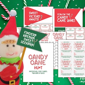 Puede incluir: Imagen festiva con un elfo de peluche sosteniendo una bandera verde que dice "Finders Keepers, Sweet Seekers!" y un letrero para una "Búsqueda de bastones de caramelo". Se ven bastones de caramelo y tarjetas impresas.