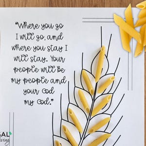 Pu&ograve; includere: Un foglio di lavoro stampabile con un contorno di spiga di grano e il testo "Dove vai, io andr&ograve;, e dove tu rimarrai, io rimarr&ograve;. Il tuo popolo sar&agrave; il mio popolo e il tuo Dio il mio Dio."