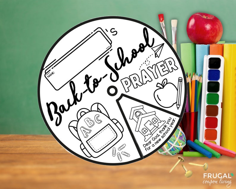 Pu&ograve; includere: Un foglio da colorare circolare in bianco e nero intitolato Back-to-School PRAYER con illustrazioni di uno zaino, un edificio scolastico, una mela, una matita e un aeroplanino di carta, con il testo Dear God, thank you for a new school year.