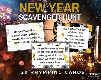 Könnte beinhalten: Werbebild für eine Silvester-Schnitzeljagd mit drei reimenden Hinweis-Karten. Die Karten haben goldene und schwarze Akzente, vor dem Hintergrund von Feuerwerk und einer Uhr. Der Text lautet "20 Reimkarten".