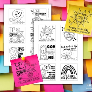 Peut inclure: Cartes de versets bibliques imprimables en noir et blanc avec divers motifs et textes, dont "Speak Truth", "Be Strong and Courageous" et "Today is the day the Lord has made !" Les cartes sont sur un tableau en liège avec des post-it colorés.