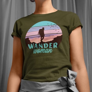 Wanderwoman hiking mountains outdoor t-shirt