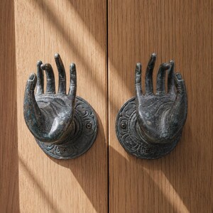 1 set ryggplatta med dragkrok, Mudra Buddha, dörrhandtag, handform, knopphandtag, handhandtag, handbrons, bronsskulptur, heminredning
