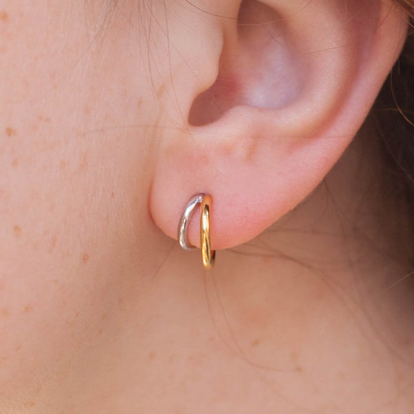 Gemischte Metallohrringe, zweifarbige Ohrringe durchbohrt Gold baumeln Tropfen-Bolzen Huggie 925 Sterlingsilber, geometrische Hoop-Schmucksachen moderne Ohrringe