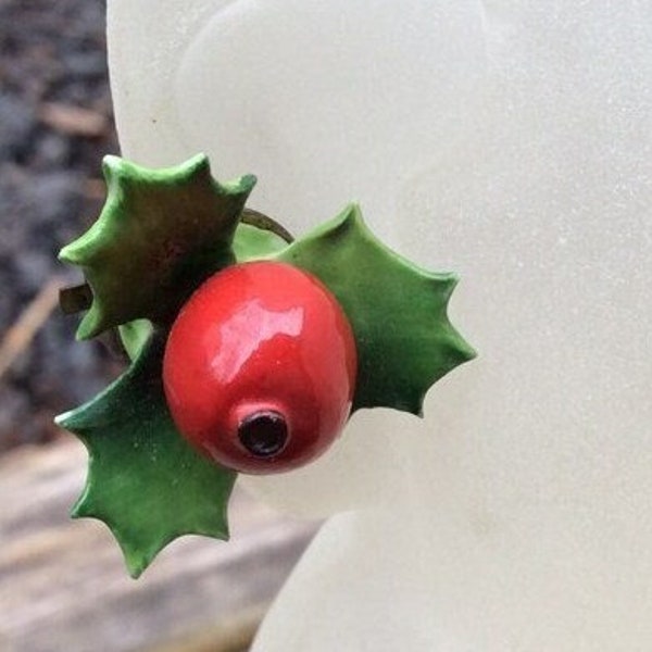 vintage MCM red holly berry life like Bone China Cara Staffordshire earrings, rare Christmas holiday clip on earrings clip back green red