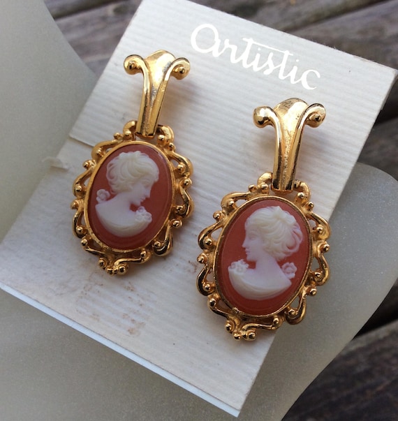 Vintage Lucite Cameo Dangle Earrings: Peachy Pink Victorian