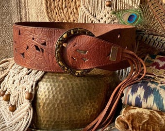 Vintage wide Brown Leather Fringed Belt: Cowgirl Fashion Accessory fringed Southwestern