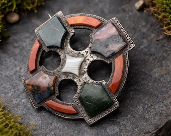 antique Vintage Irish Scottish Celtic cross medallion brooch sterling silver kilt pin carnelian agate jasper