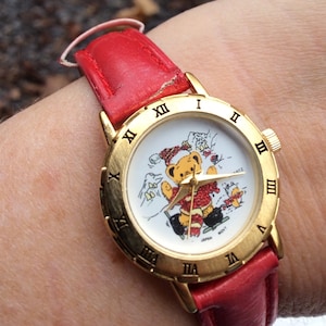 Vintage child&#39;s wrist watch rare red leather youth Quartz Skiing bear cartoon Unisex accessories graduation gifts birthday kids fashions