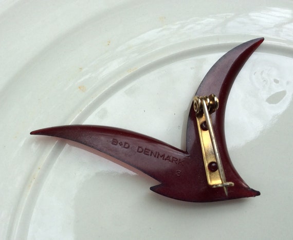 Broche Vintage Oiseau En Celluloïd Bordeaux - Buch & Deichmann, 1970