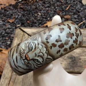 Vintage wild cat tiger bangle bracelet hand painted wooden Boho signed leopard print tabby accessories safari wild animal African fashions