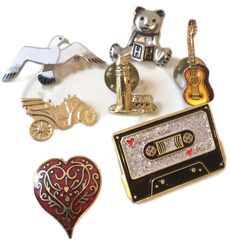 Acoustic Guitar Lapel Pin – Music Band Hat Tie Tack Brown Gold