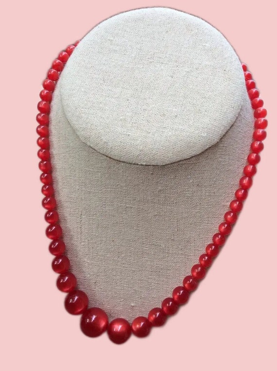 Vintage classic blood red beaded single strand got