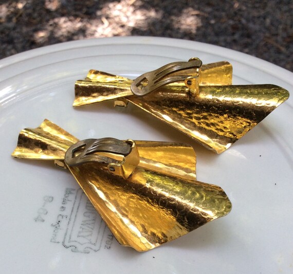 Vintage gold tone big folded bow rhinestone clip … - image 6