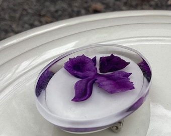 Vintage Lucite purple flower brooch encased Iris brooch, Reverse Carved orchid Brooch, midcentury modern embedded flower pin gifts for mom