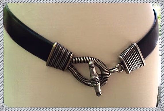 Vintage black leather knotted rope Hook belt, ret… - image 1