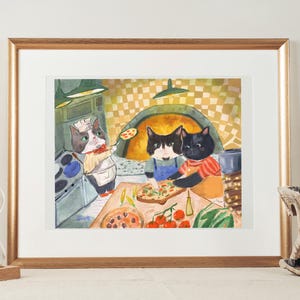 Lámina artística de una pizzería con gatos caprichosos: Acogedora cocina italiana, escena de elaboración de pizza.