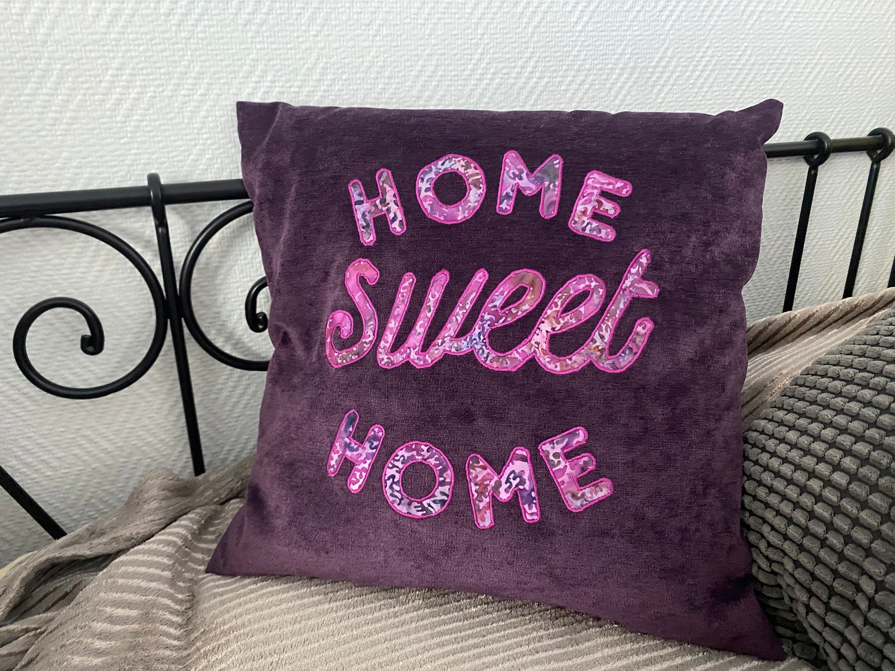 Housse de Coussin Luxe | Taie d'oreiller Brodée avec Inscription Home Sweet en Velours Violet Pour D