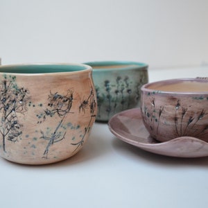Keramische mok bloemen, handgemaakt bloemdessin, met opdruk van wilde bloemen