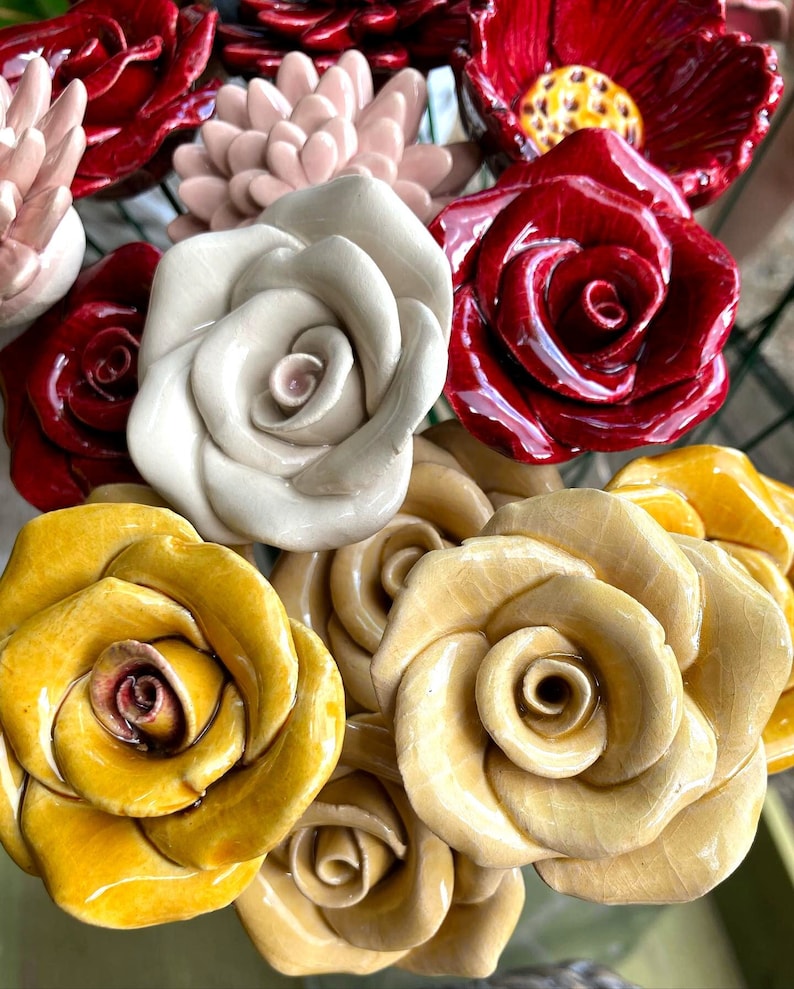 ceramic rose
Beautiful, hand-made, ceramic rose. Decorate your vase, indoor plants, home or garden with these colourful, shiny roses. 5 colours, 2 sizes are avaiable