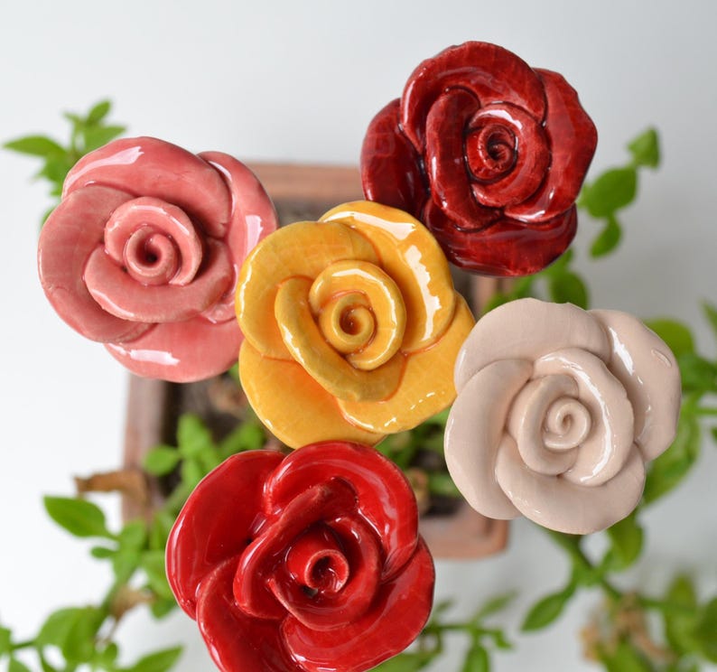 ceramic rose
Beautiful, hand-made, ceramic rose. Decorate your vase, indoor plants, home or garden with these colourful, shiny roses. 5 colours, 2 sizes are avaiable