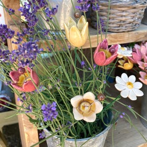 Tulip, colourfull, hand-made, lovely ceramic flowers. Avaiable in 7 colours. They are fixed on a green wire (l=25cm/9.8in), you can put them in a vase, next to your inside plant, outside the garden (they are weather resistant).
You can create your own tulip bouquet by adding green leafs or other flowers in my shop. A charming spring decoration.