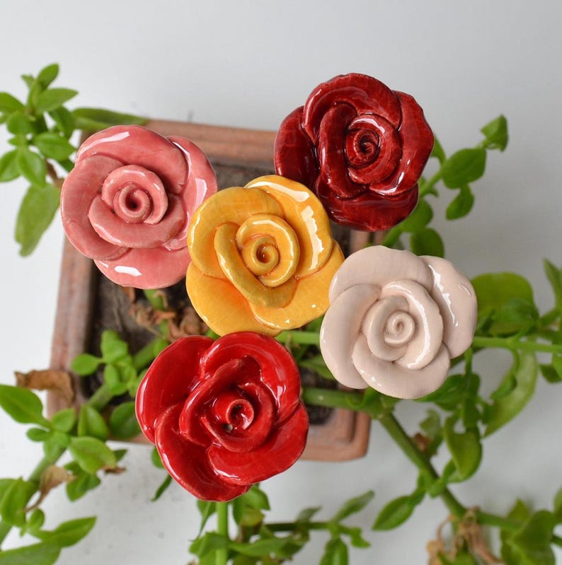 ceramic rose
Beautiful, hand-made, ceramic rose. Decorate your vase, indoor plants, home or garden with these colourful, shiny roses. 5 colours, 2 sizes are avaiable