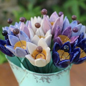 Tulip, colourfull, hand-made, lovely ceramic flowers. Avaiable in 7 colours. They are fixed on a green wire (l=25cm/9.8in), you can put them in a vase, next to your inside plant, outside the garden (they are weather resistant).
You can create your own tulip bouquet by adding green leafs or other flowers in my shop. A charming spring decoration.